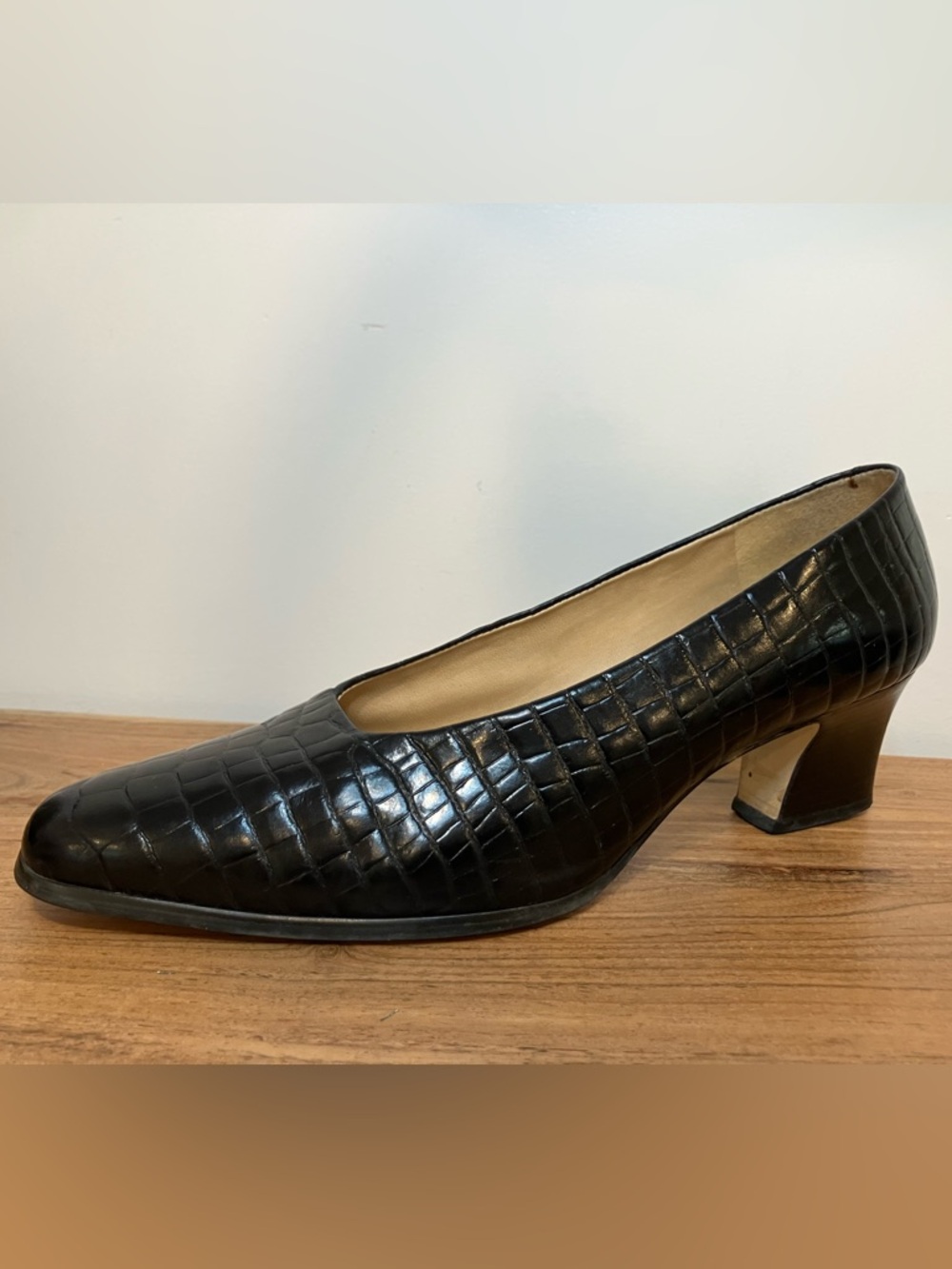 Vintage Calico Black Croc Embossed Leather Low Heel Pumps – Size 9